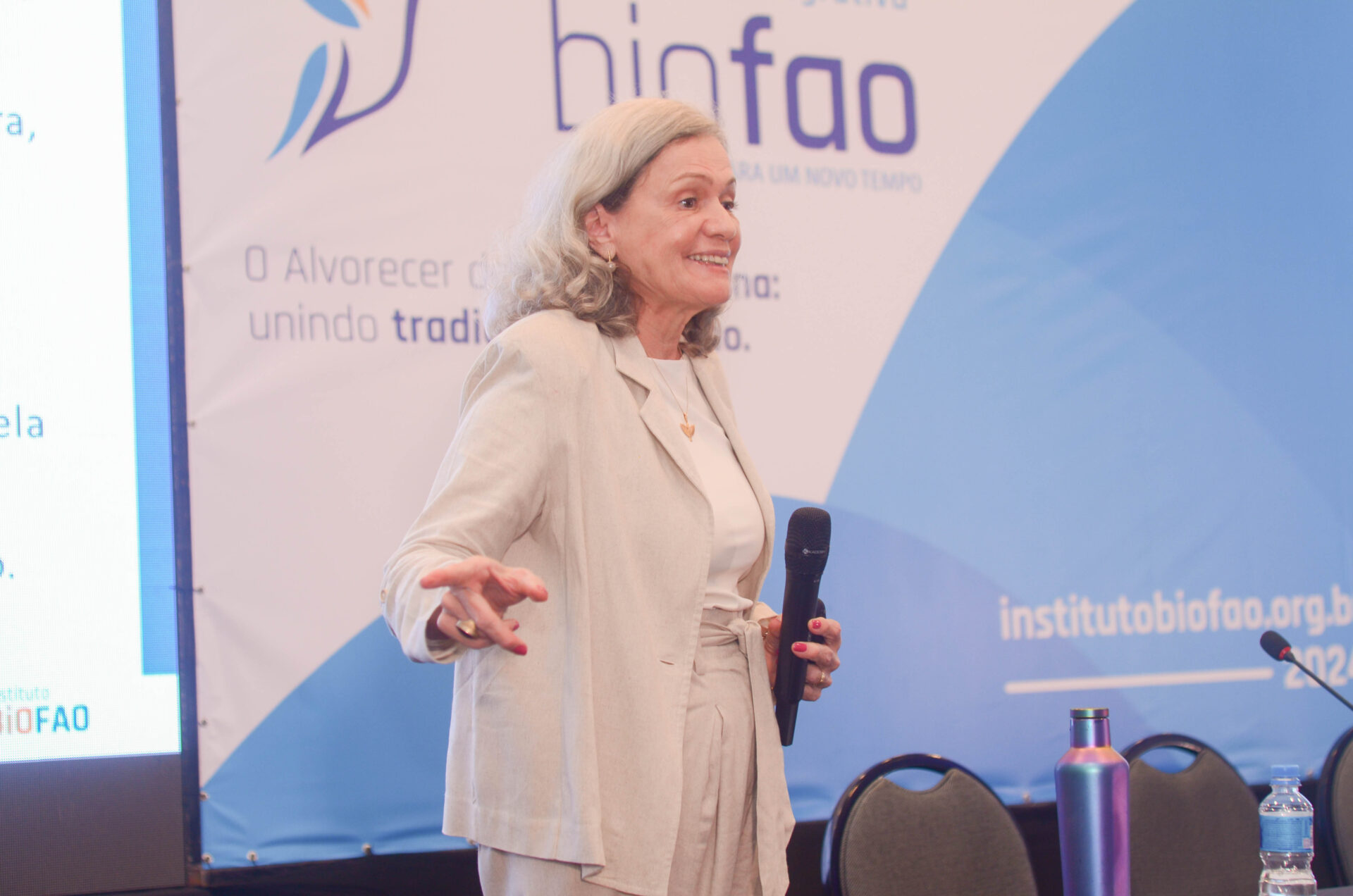 Dra. Míria de Amorim apresentando na Jornada BioFAO